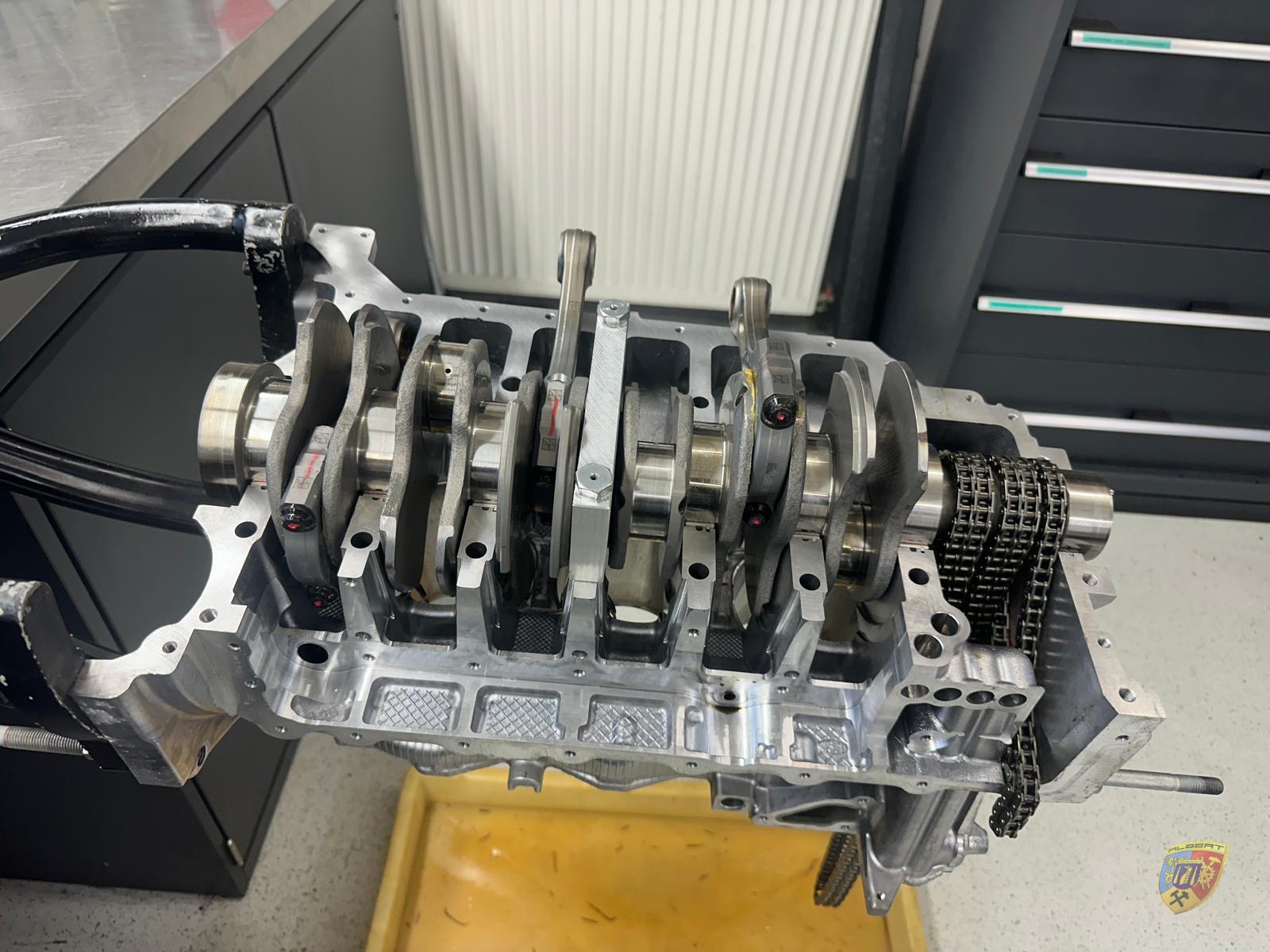 Porsche 992 GT3 Cup Motor Revision ( Notreparatur ) bei Albert Motorsport