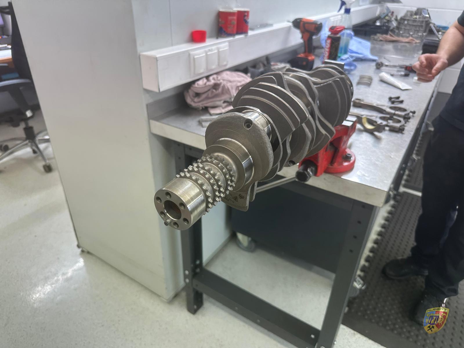 Porsche 992 GT3 Cup Motor Revision ( Notreparatur ) bei Albert Motorsport