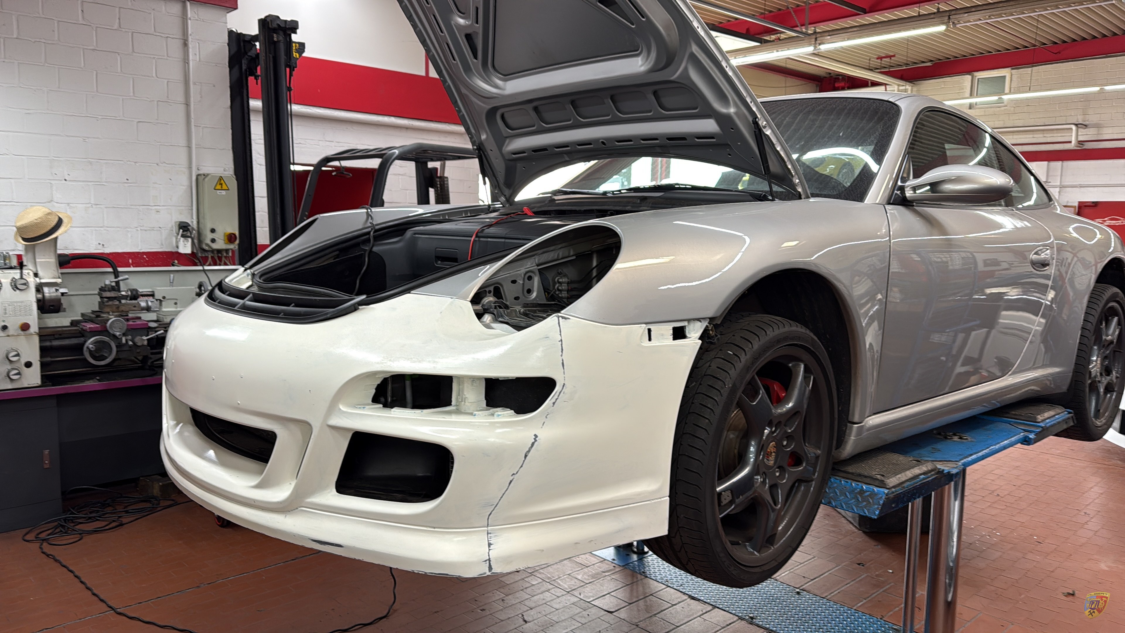 Porsche 997 Carrera Unfallschaden Reparatur Umrüstung auf Ducktail und Diffusor