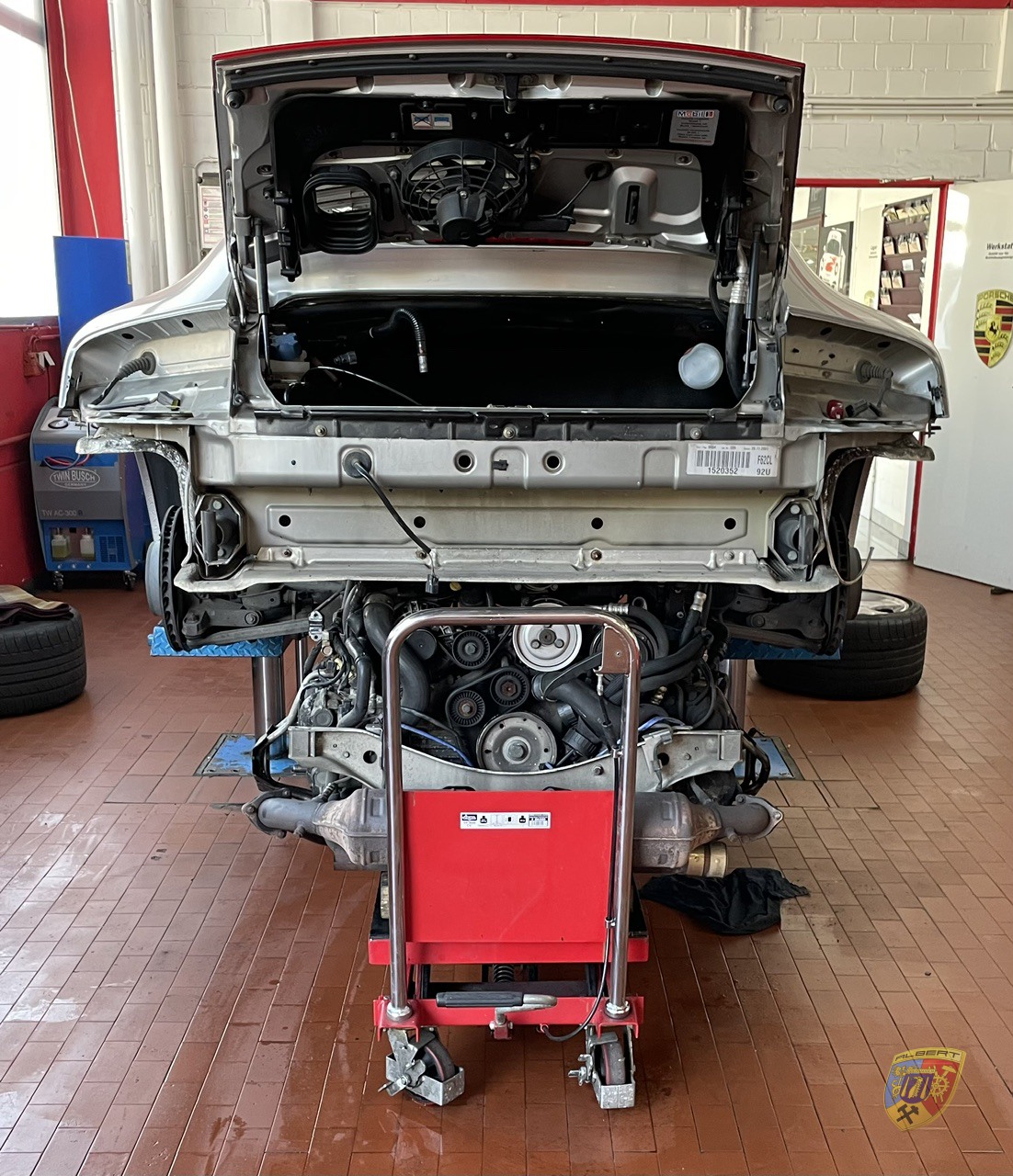 Porsche 996 Carrera 4S d’Alexandru — réparation après une casse moteur chez Albert Motorsport