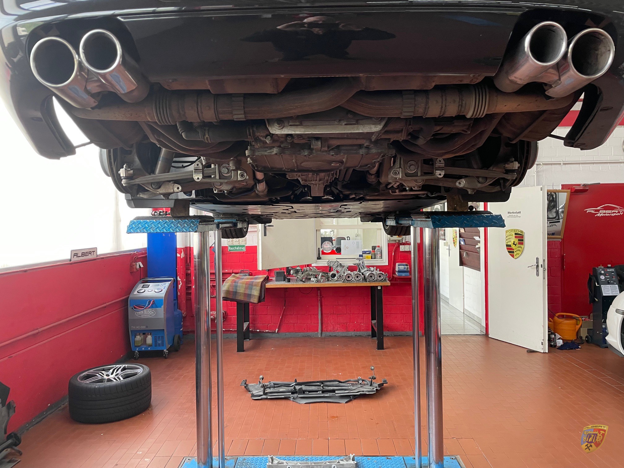 Desacoplar el eje trasero del Porsche 997 Carrera