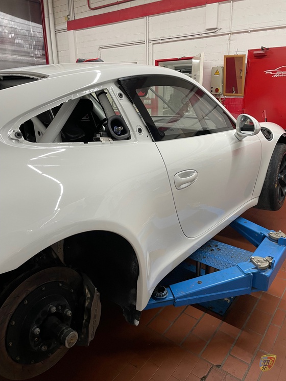 Porsche 991 GT3 Cup Unfallschaden van Sprxxxx Reparatur bei Albert Motorsport