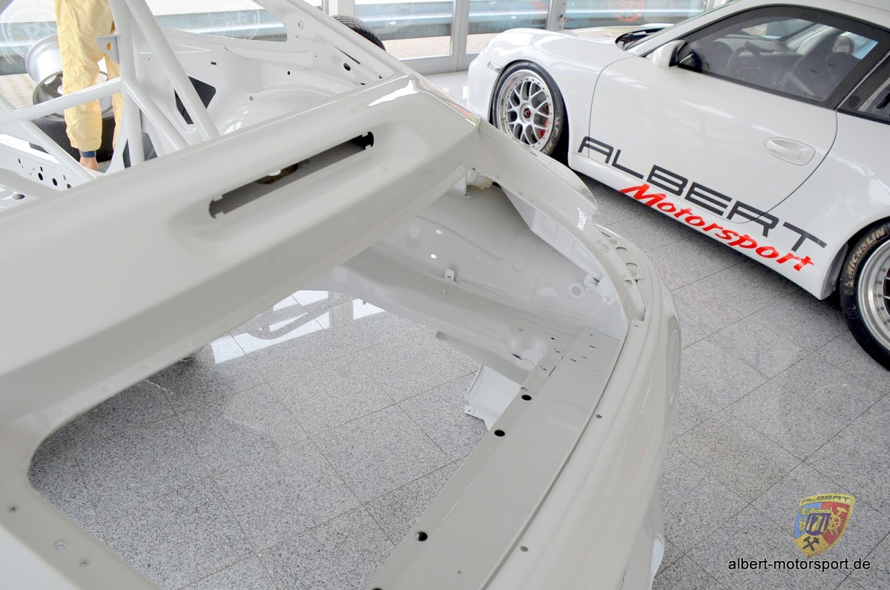 Porsche 996 GT3 Cup Neuaufbau auf Carrera Karosserie