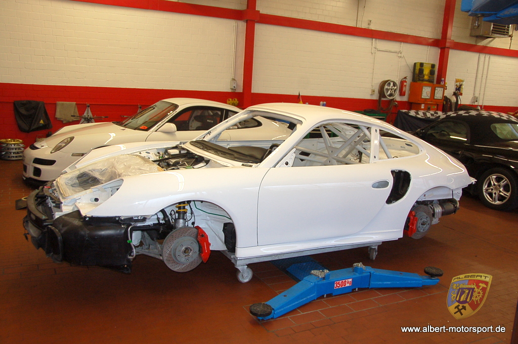 Porsche 996 GT2 Street Race Unfallschaden und Neuaufbau bei Albert Motorsport