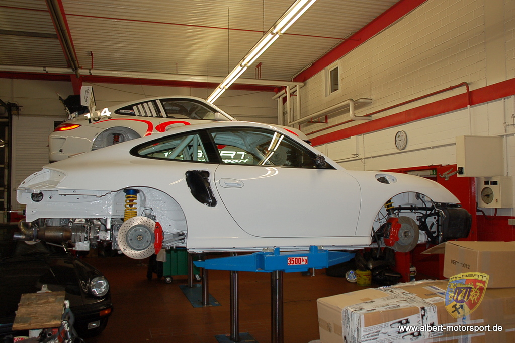 Porsche 996 GT2 Street Race Unfallschaden und Neuaufbau bei Albert Motorsport