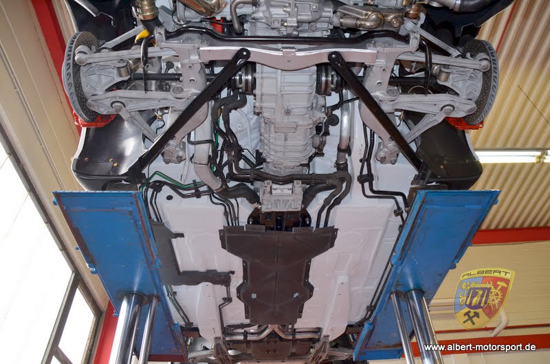 Porsche 996 GT2 Street Race Unfallschaden und Neuaufbau bei Albert Motorsport