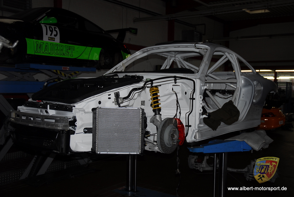 Porsche 996 GT2 Street Race Unfallschaden und Neuaufbau bei Albert Motorsport