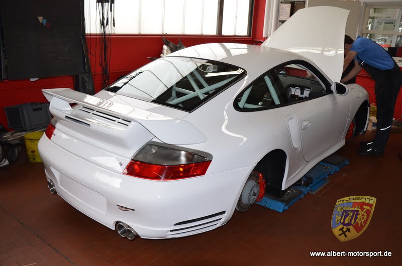 Porsche 996 GT2 Street Race Unfallschaden und Neuaufbau bei Albert Motorsport