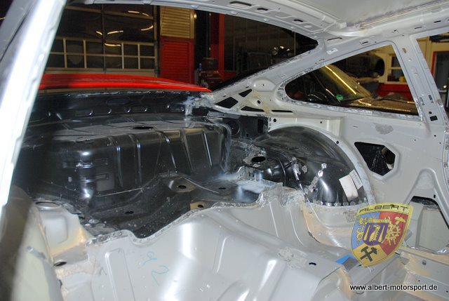 Porsche 996 GT2 Street Race Unfallschaden und Neuaufbau bei Albert Motorsport