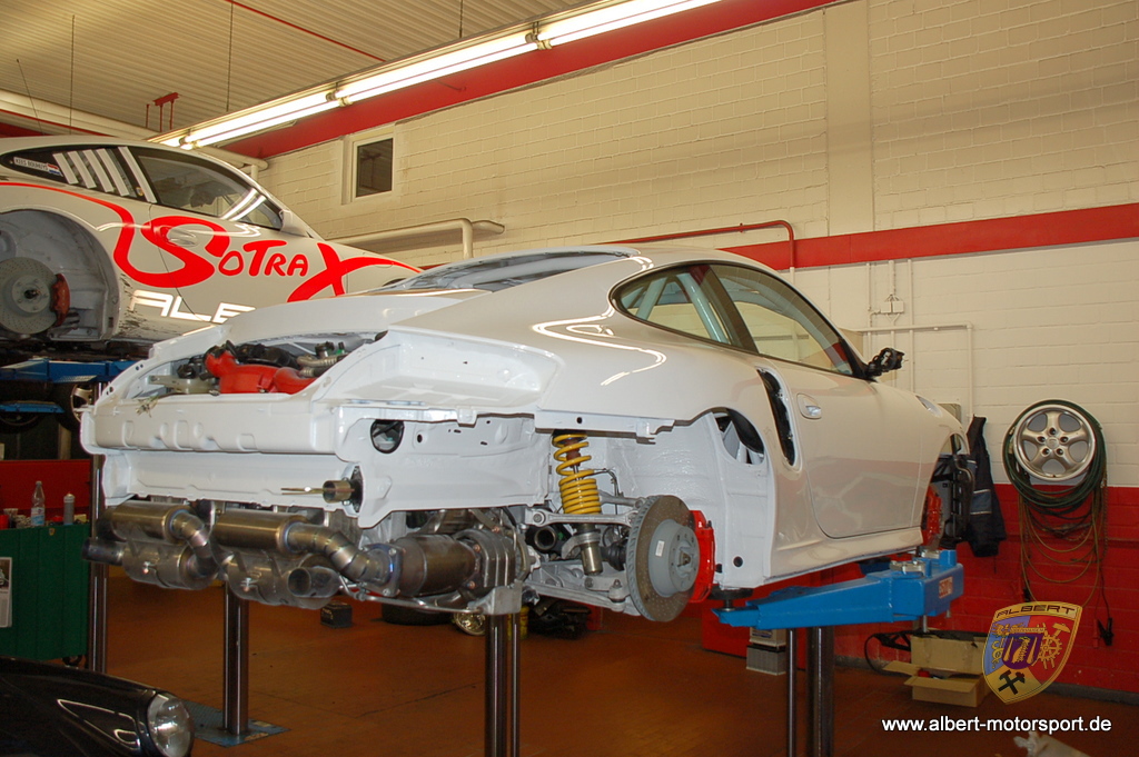 Porsche 996 GT2 Street Race Unfallschaden und Neuaufbau bei Albert Motorsport